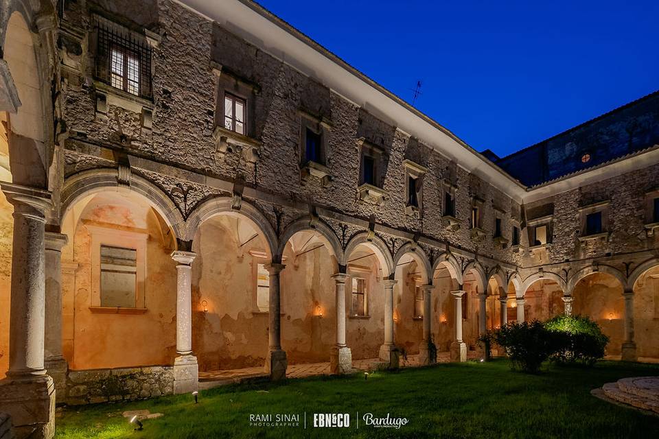 Portici chiostro prato