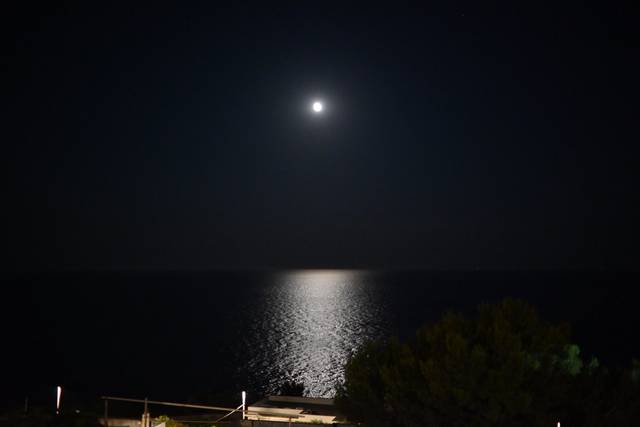 Luna piena vista mare