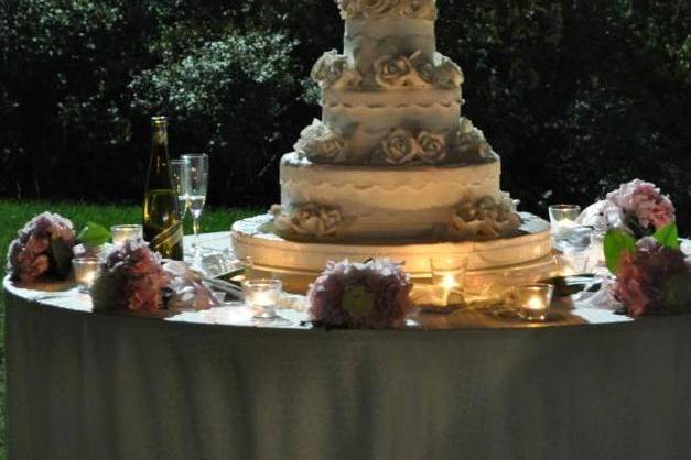 Wedding cake table