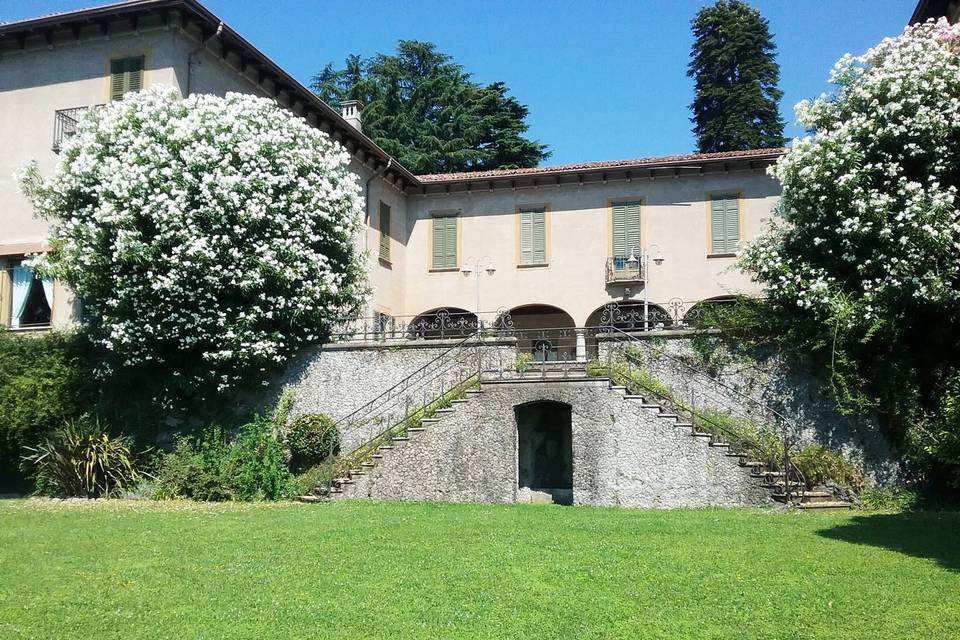 Portico e giardino