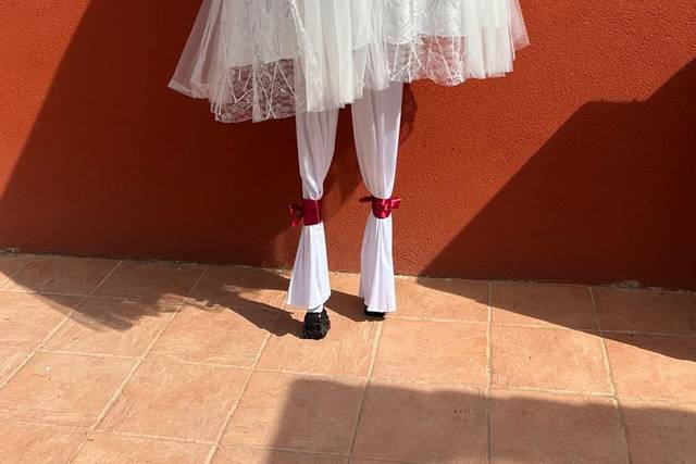 Trampoli sposa, anche coppia