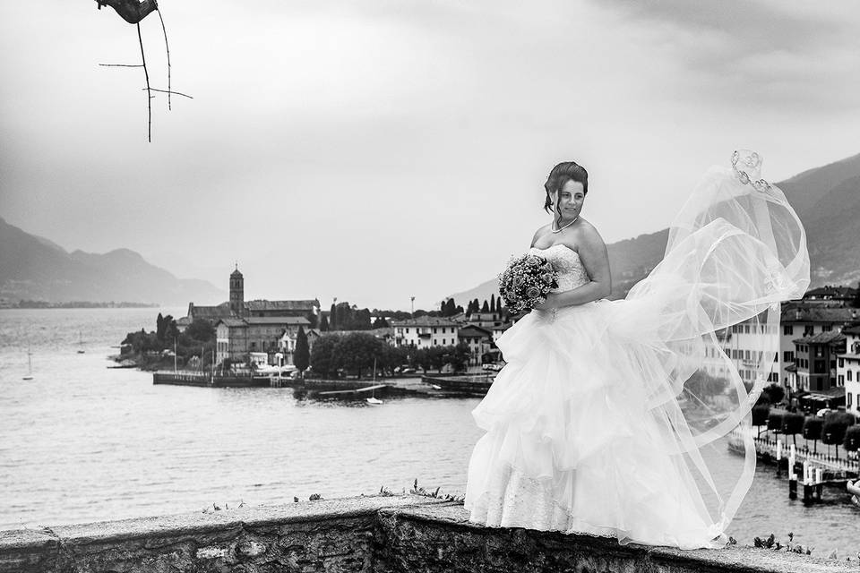 Scorcio di Gravedona con sposa