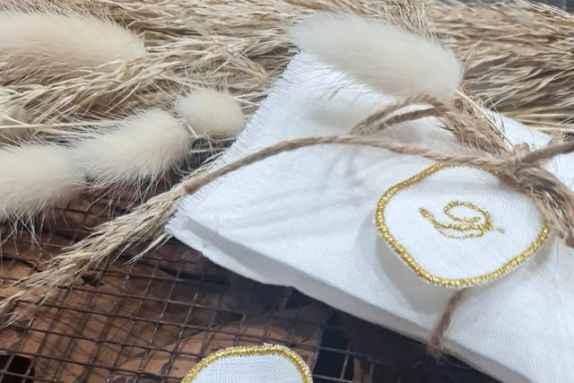 Lettere ricamate oro