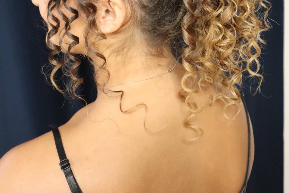 Acconciatura capelli ricci