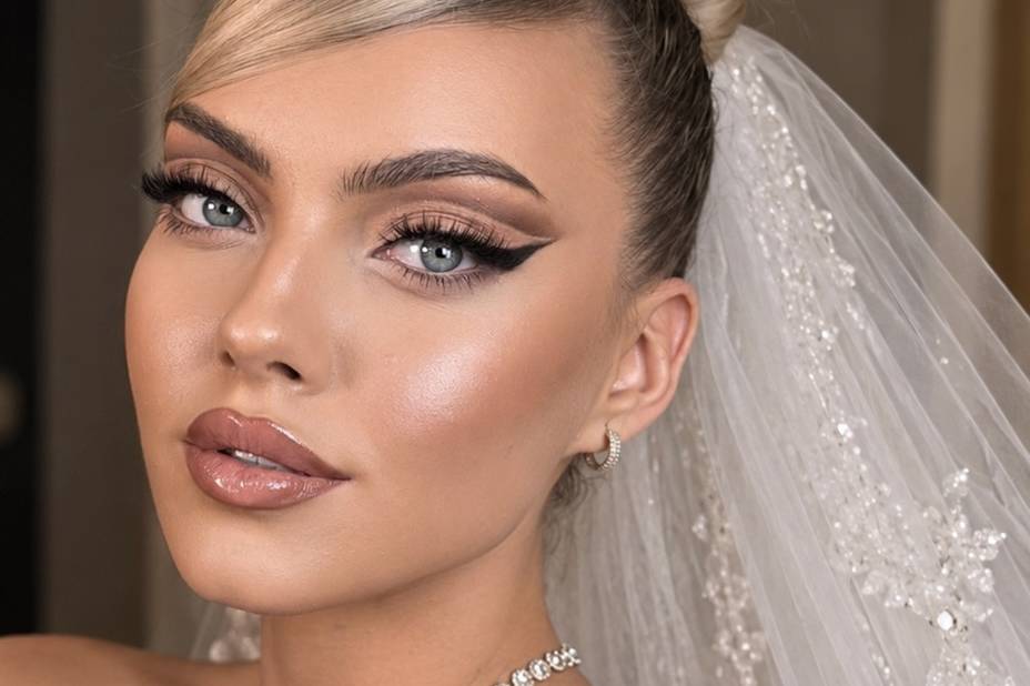 Corina Serban Make Up Artist