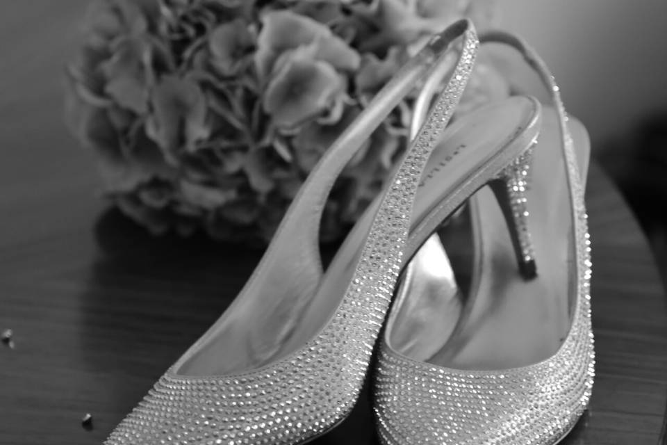 Dettaglio scarpe sposa