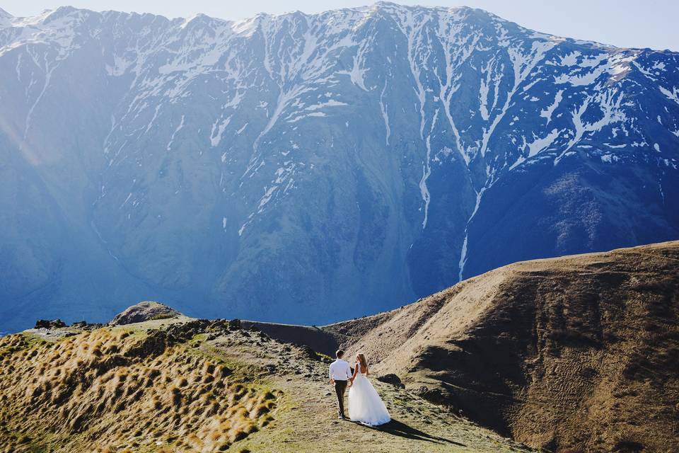 Matrimonio a piedi in montagna