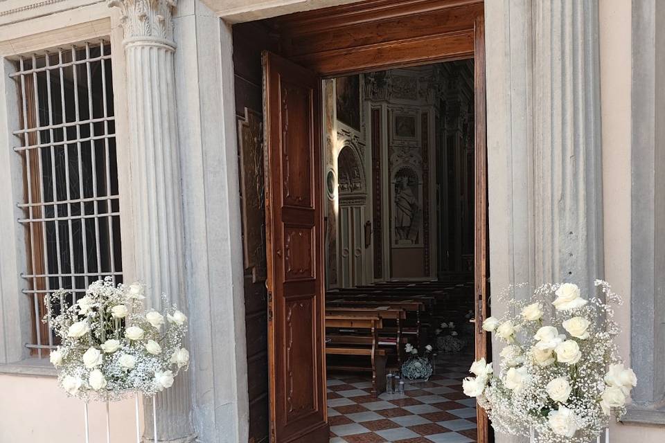 Fuori chiesa