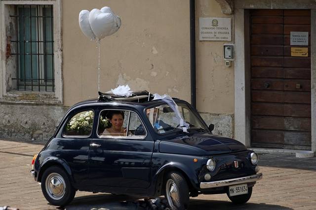 Sposi in Fiat 500 d'epoca
