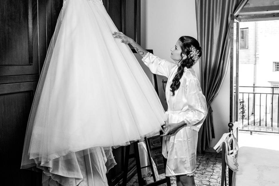 Preparazione abito sposa