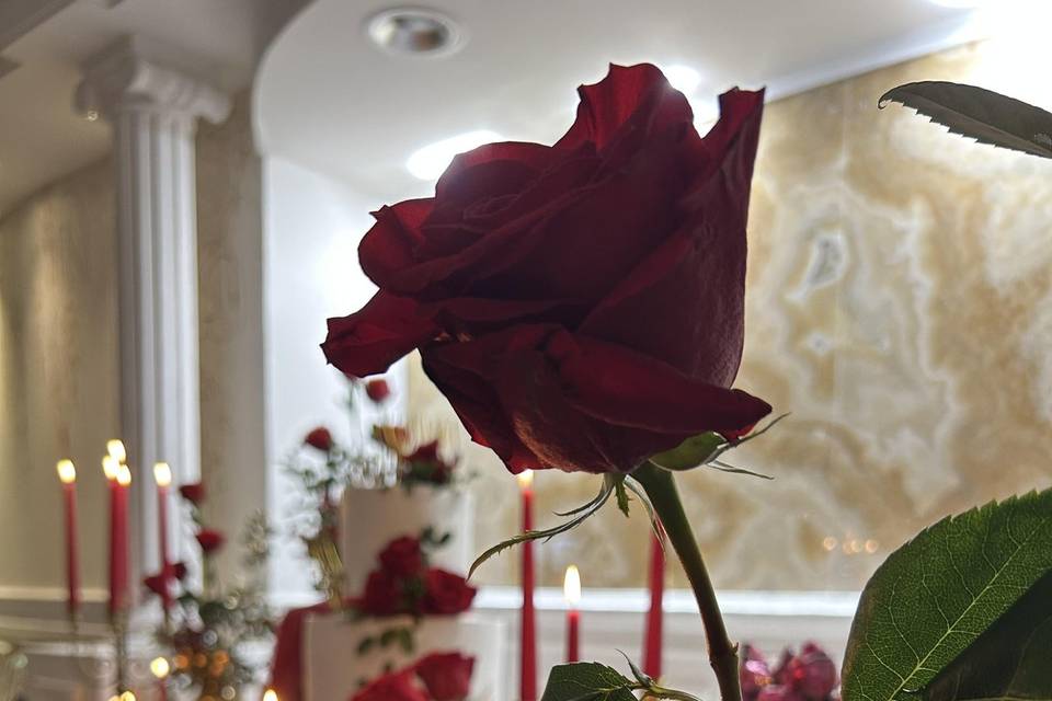 Red cake roses…