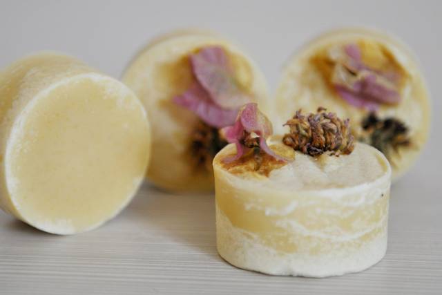Sapone con fiori essiccati