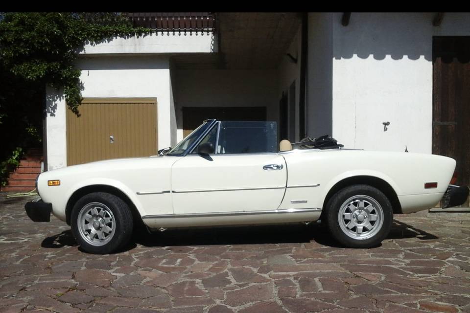 Fiat spider 124