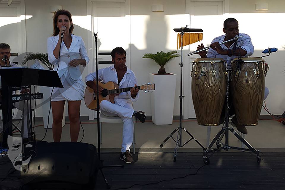 Beach live band