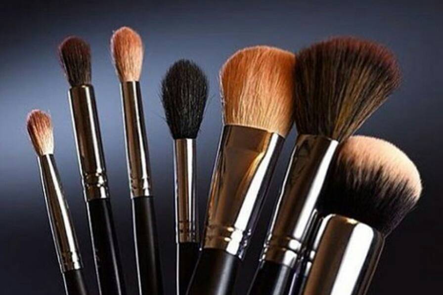 Makeup brushes