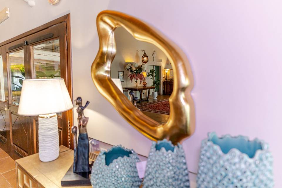 Specchio_oro_arredamento_elegante
