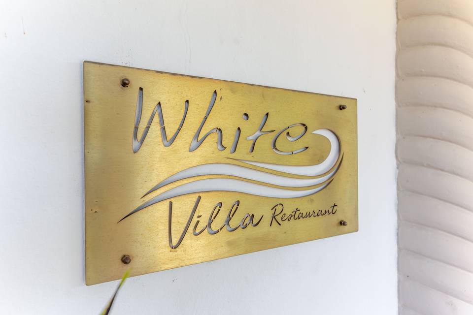 Targa_ottone_white_villa