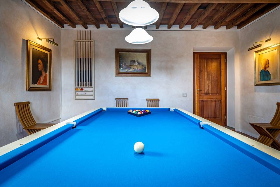 Sala biliardo, piano, camino