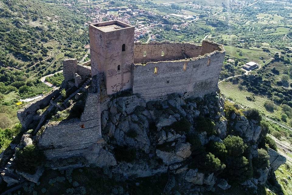 Castello-di-Burgos-Drone