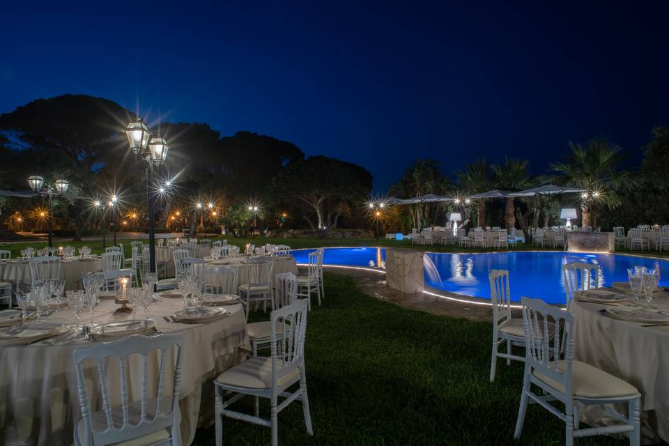 Cena a bordo piscina