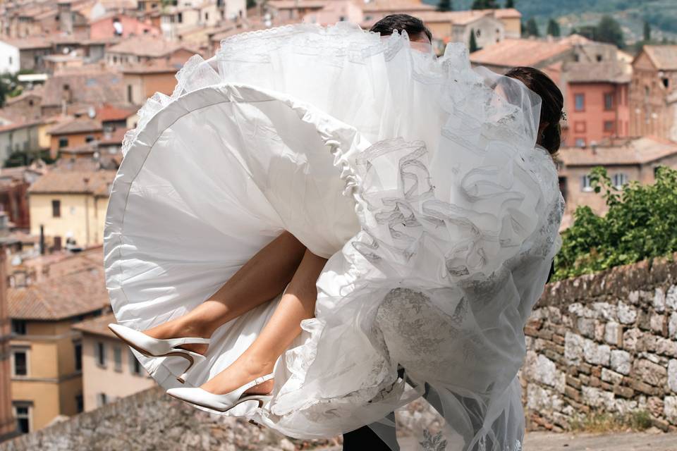 La sposa tra luce e città