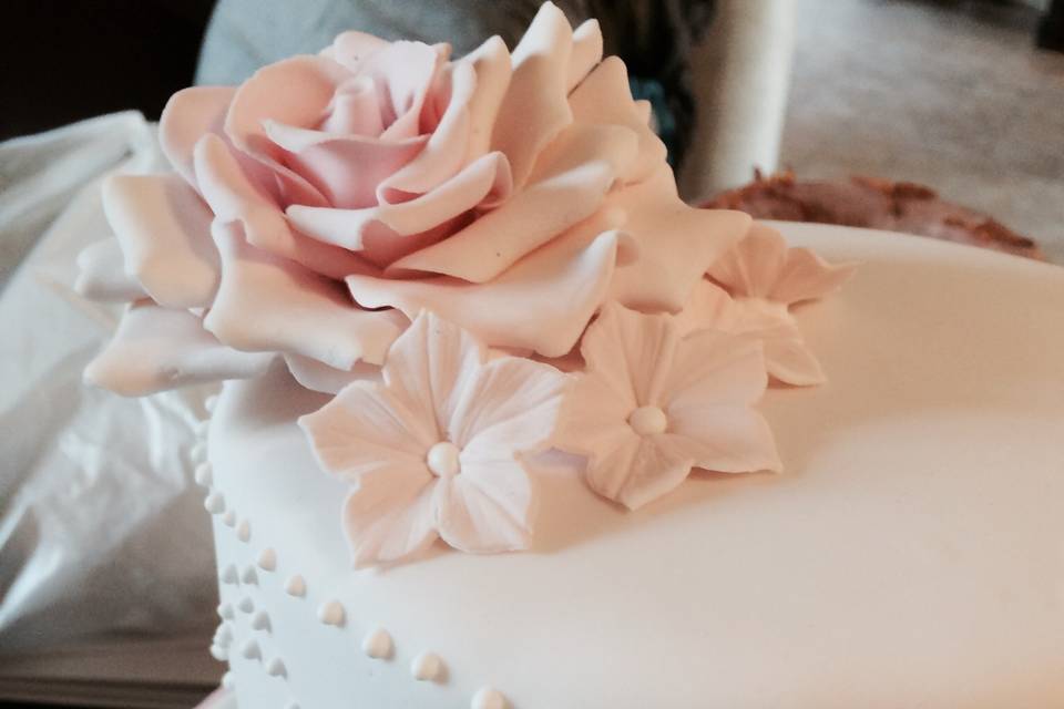 Wedding cake rose