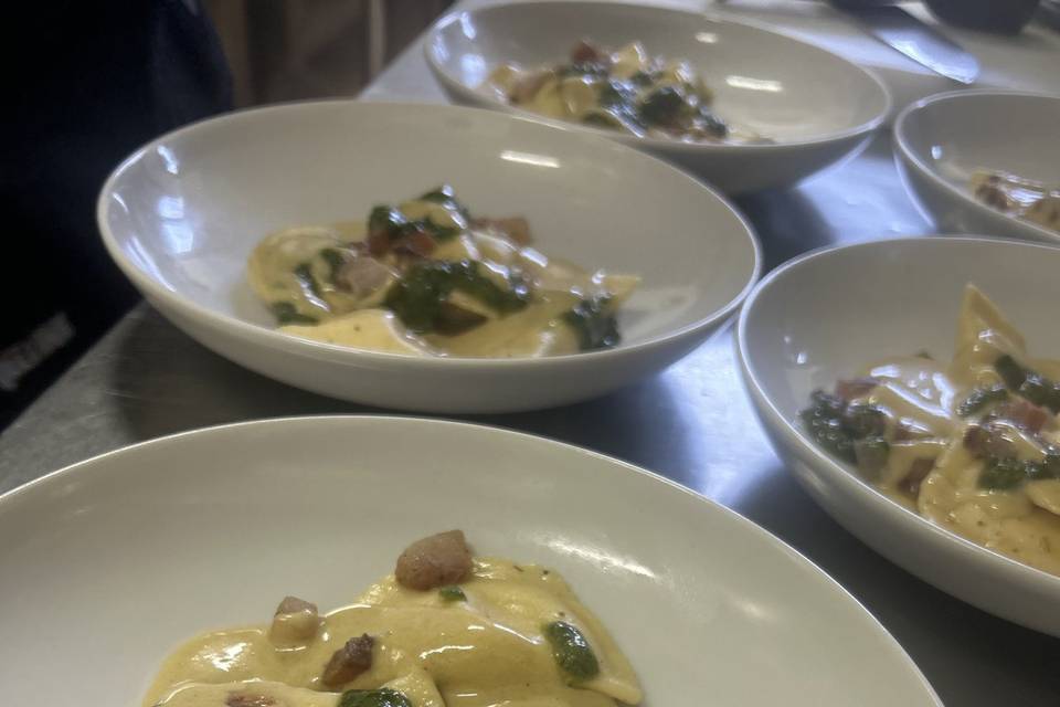 Mezzelune e zabaione pecorino