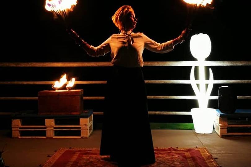 Fatma Performer- Statua vivente e Danza con il fuoco