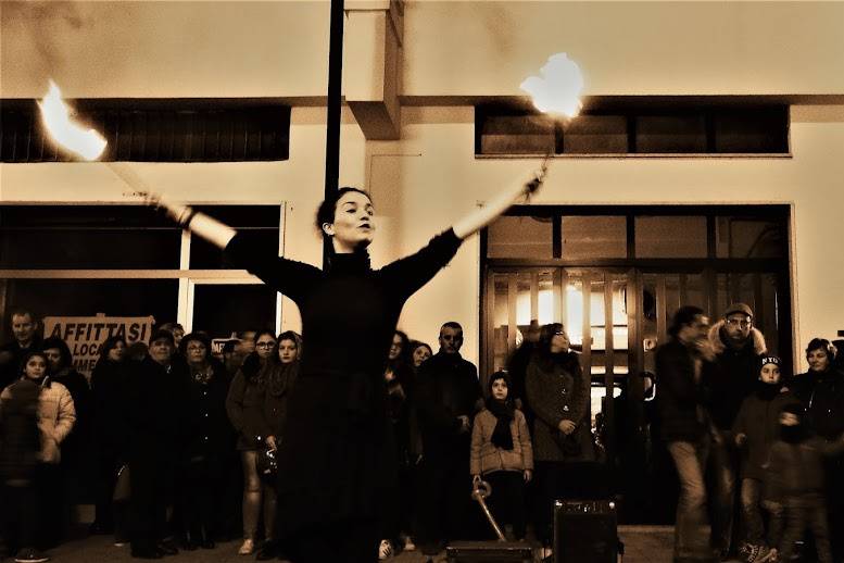 Fatma Performer- Statua vivente e Danza con il fuoco