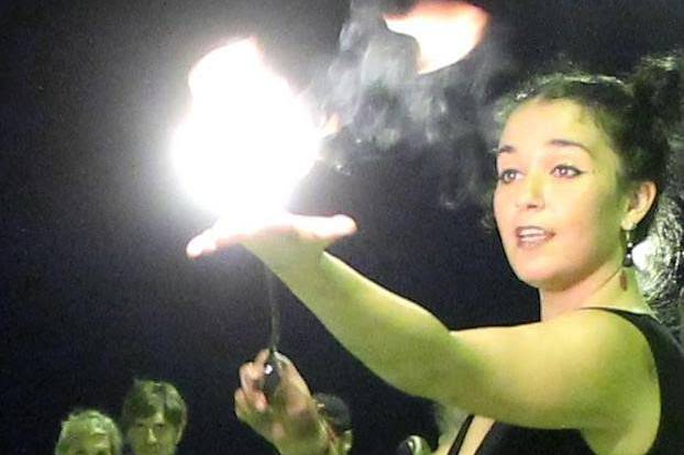 Fatma Performer- Statua vivente e Danza con il fuoco