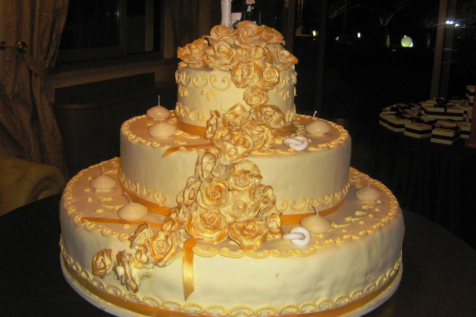 Wedding cake rose avorio
