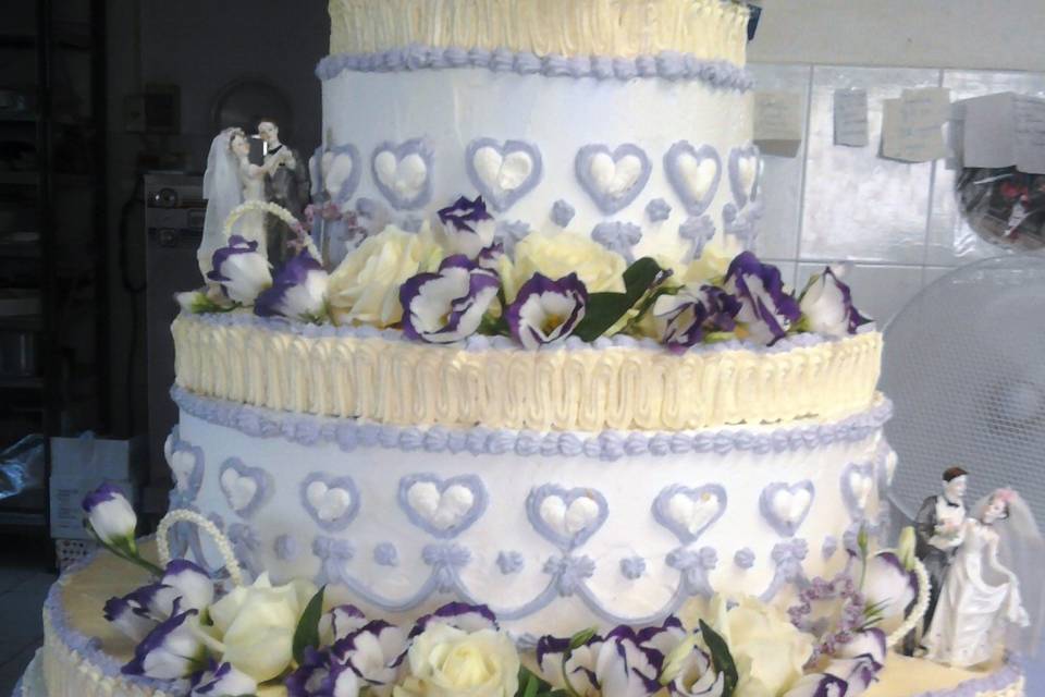 Wedding cake cuori lilla