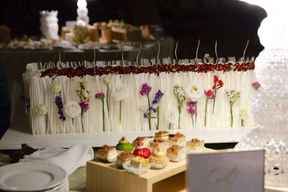 WEDDING CAKE