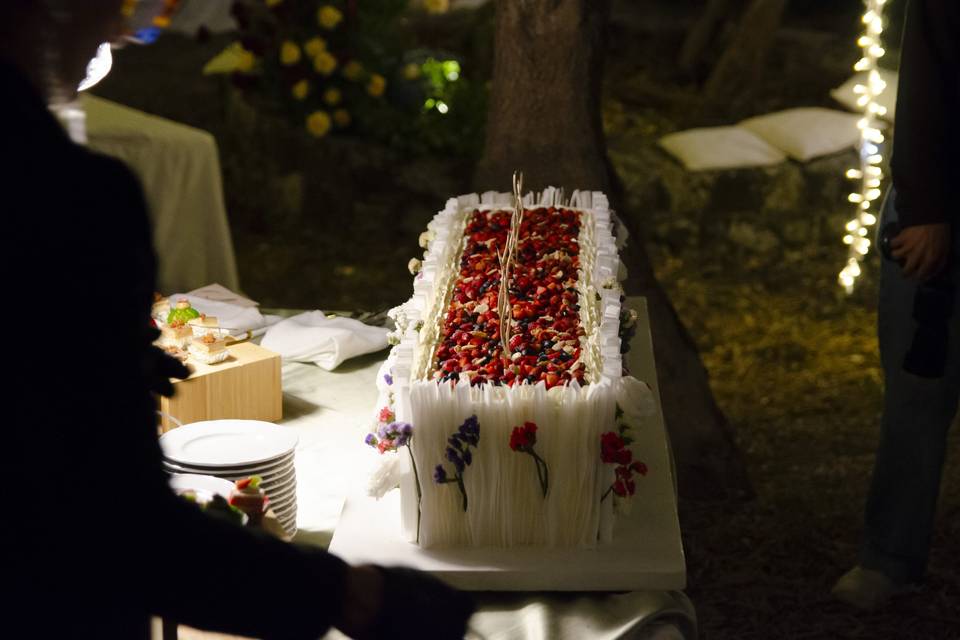 WEDDING CAKE