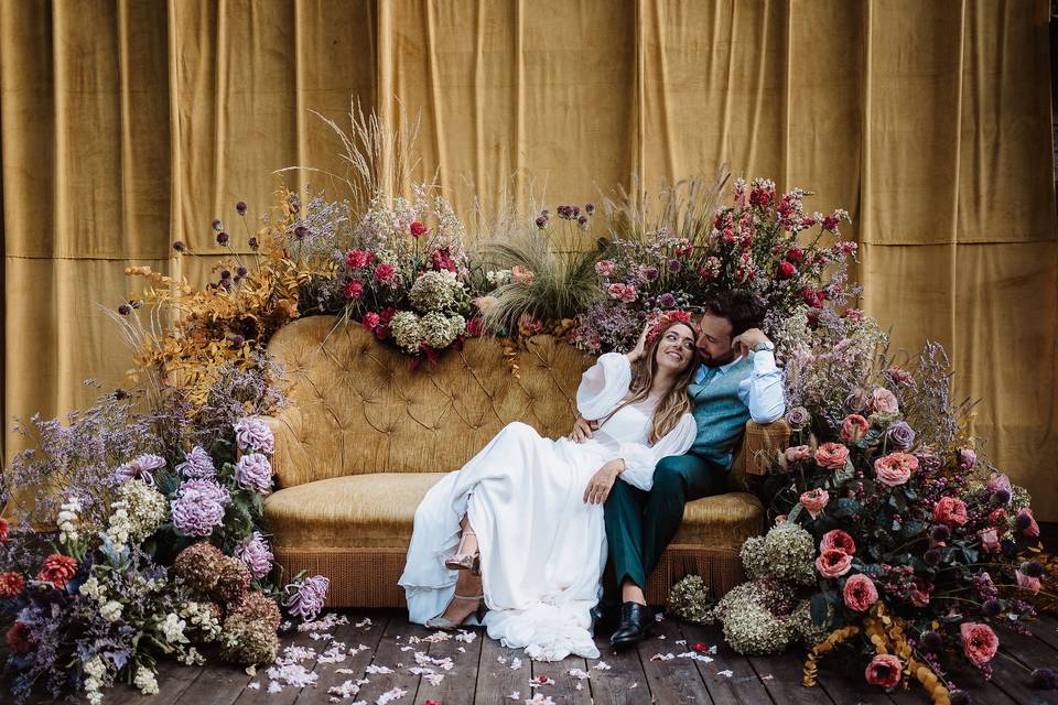 Ceremony sofa flowers