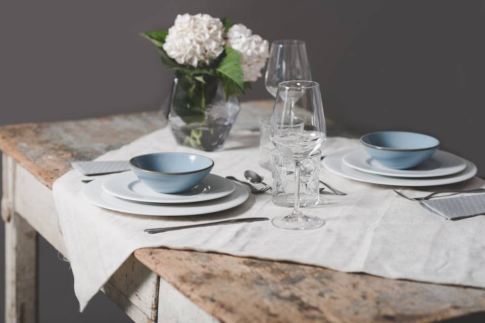 Table Setting Minimal