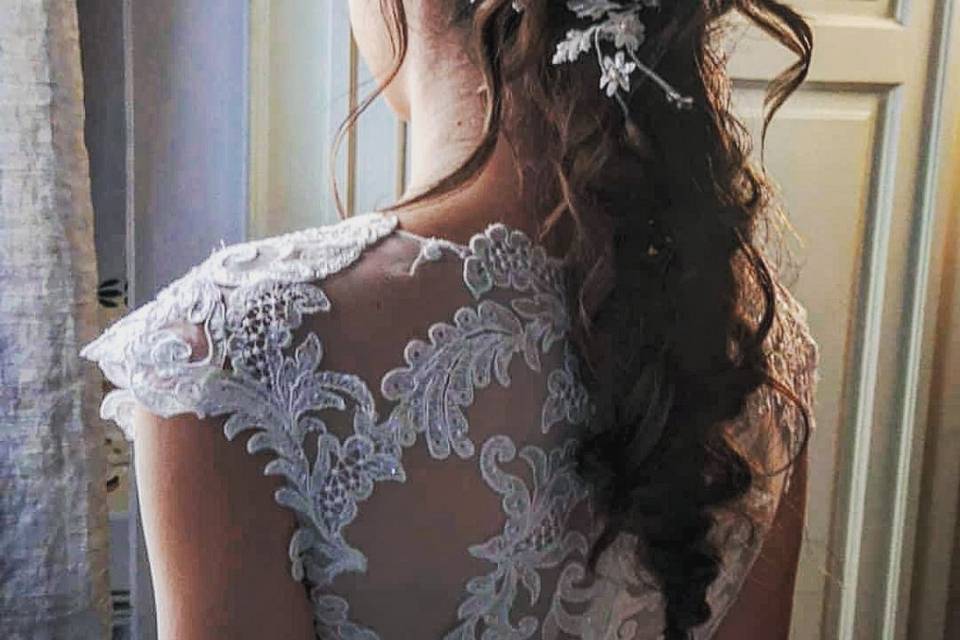 Sposa capelli coda bassa