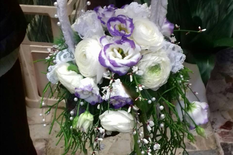 Bouquet con lisianhus bianco v