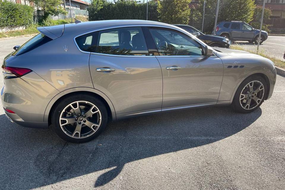 Maserati levante hibrid benz