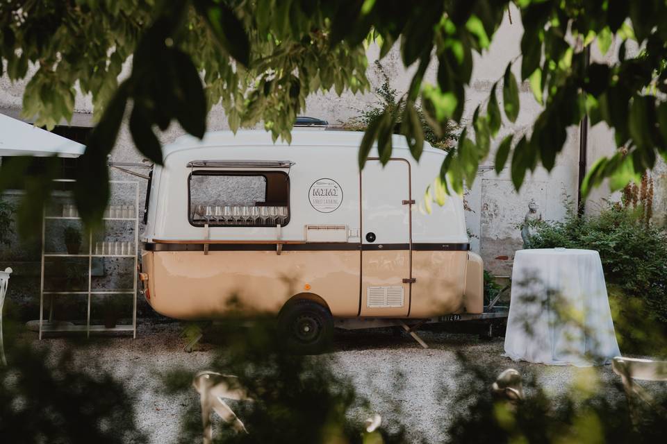 caravan_catering_bianco_beige_esterno