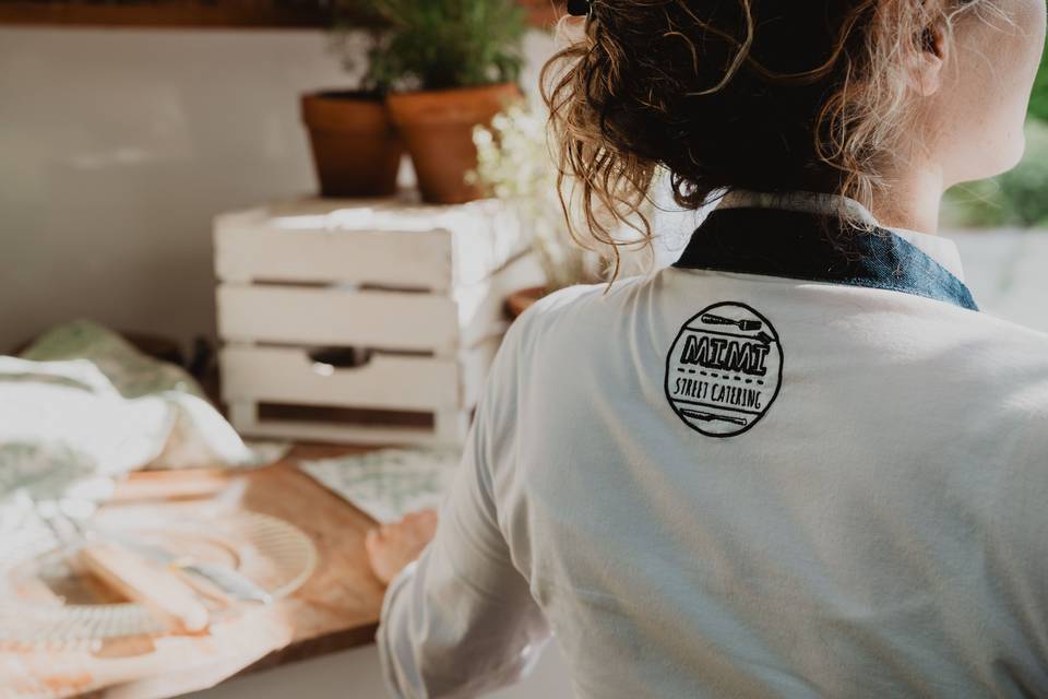 logo_mimi_street_catering_sul_indumento