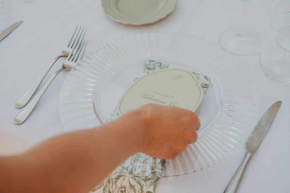 mano_posiziona_menu_vetro
