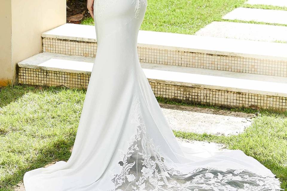 Abito sposa con scollo profondo