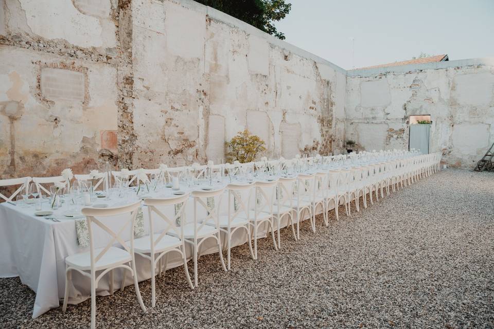 tavolata_lunga_esterno_matrimonio