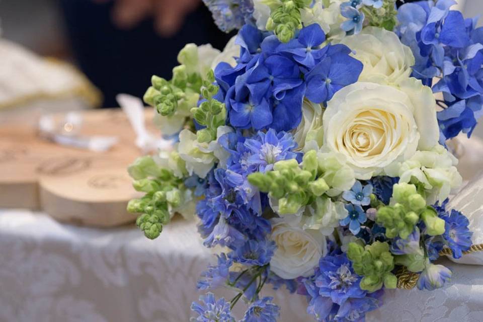 Bouquet azzurro e bianco delph