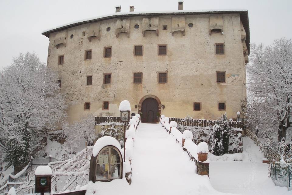 Foto invernale del castello