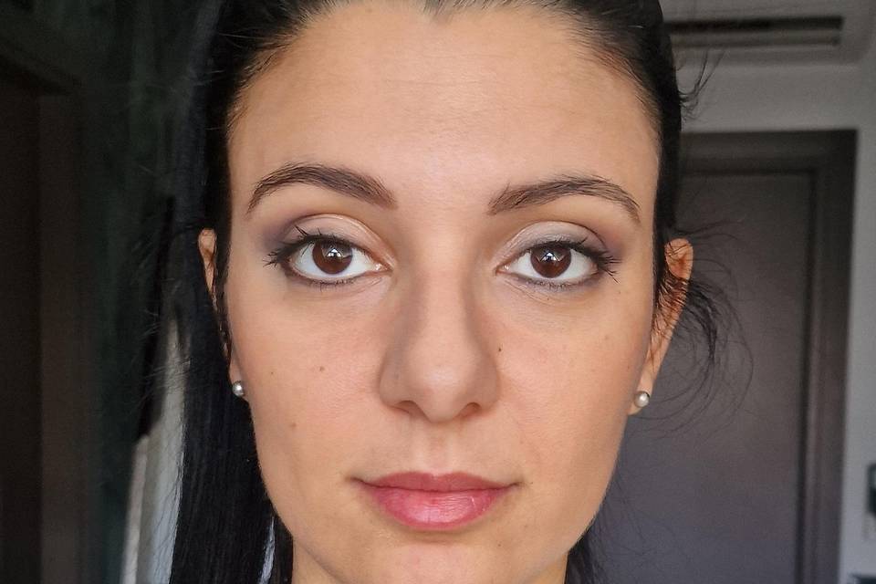 Glam make-up