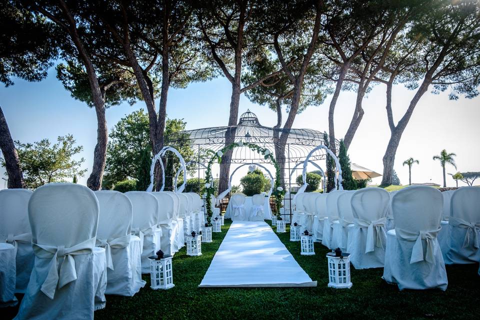 Gazebo nel giardino superiore