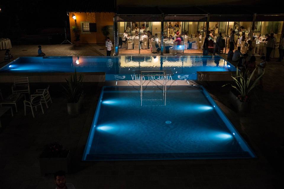 Piscina di notte