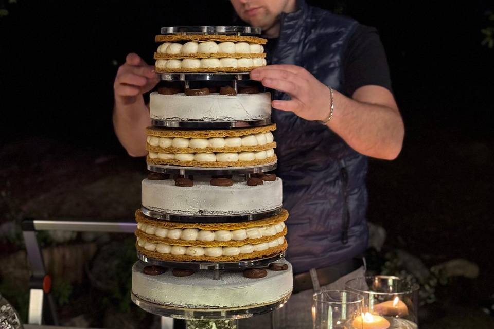 Torta nuziale con pasticcere